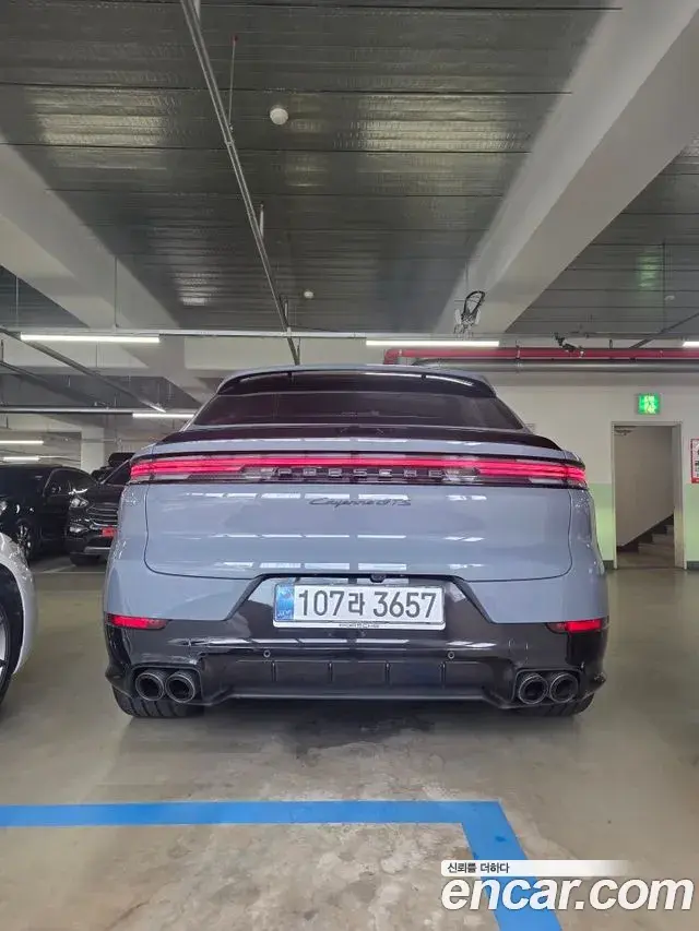 Porsche Cayenne 2025 — ფოტო 8/15