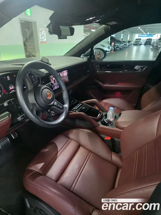 Porsche Cayenne 2025 — ფოტო 7/15