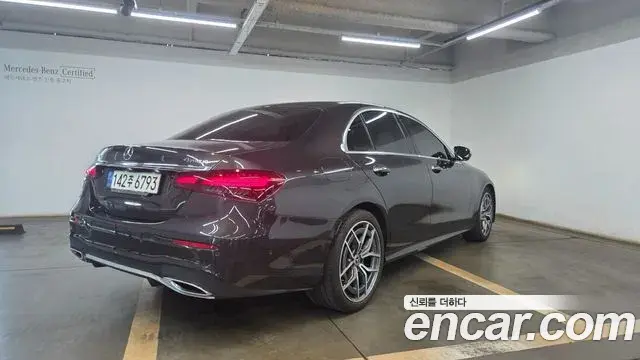 Mercedes-Benz E-Class 2022 — Фото 1/20
