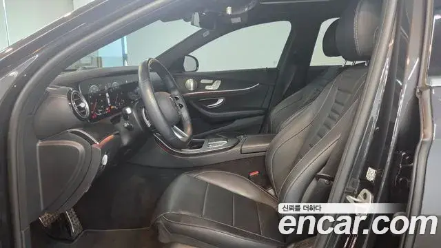 Mercedes-Benz E-Class 2022 — Фото 8/20