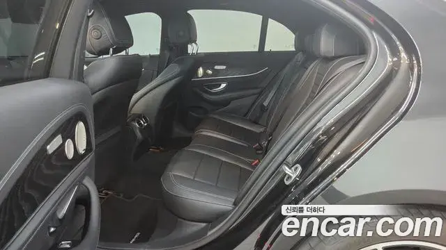 Mercedes-Benz E-Class 2022 — Фото 11/20