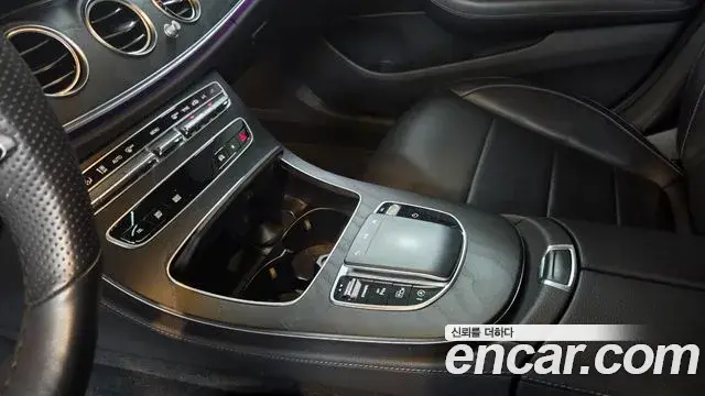 Mercedes-Benz E-Class 2022 — Фото 16/20