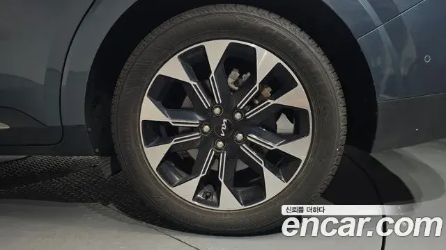 Kia Carnival 2023 — Photo 16/36