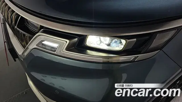 Kia Carnival 2023 — Photo 25/36