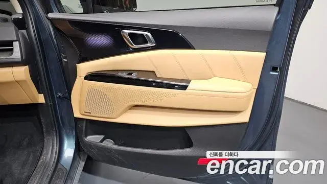 Kia Carnival 2023 — Photo 23/36