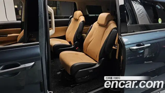 Kia Carnival 2023 — Photo 35/36