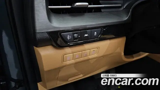 Kia Carnival 2023 — Photo 8/36
