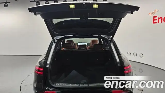 Genesis GV70 2023 — ფოტო 14/38