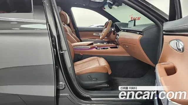 Genesis GV70 2023 — ფოტო 19/38