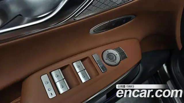 Genesis GV70 2023 — ფოტო 20/38