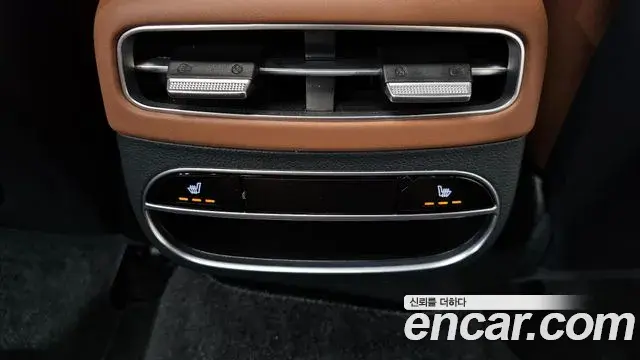Genesis GV70 2023 — ფოტო 29/38