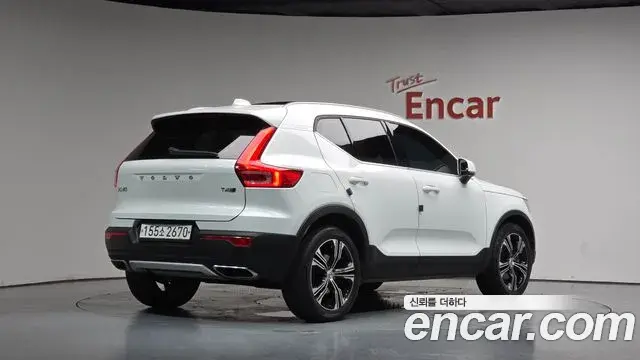 Volvo XC40 2020 — Фото 2/20