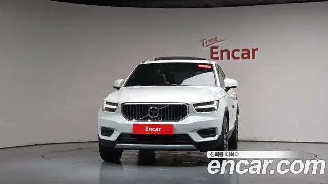 Volvo XC40 2020 — Фото 3/20