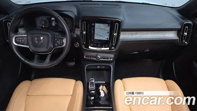 Volvo XC40 2020 — Фото 7/20