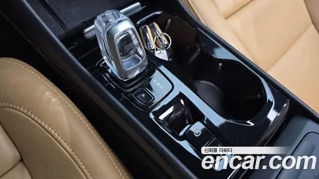 Volvo XC40 2020 — Фото 9/20