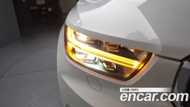 Volvo XC40 2020 — ფოტო 26/33