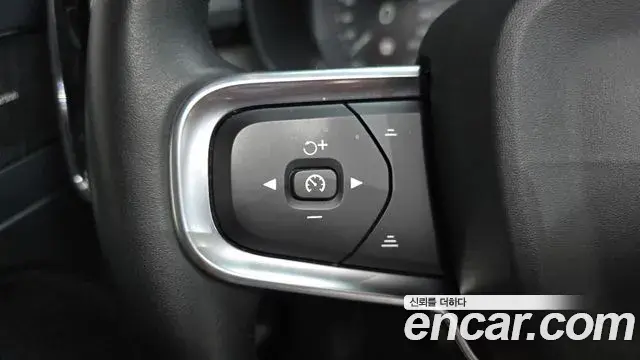 Volvo XC40 2020 — ფოტო 5/33