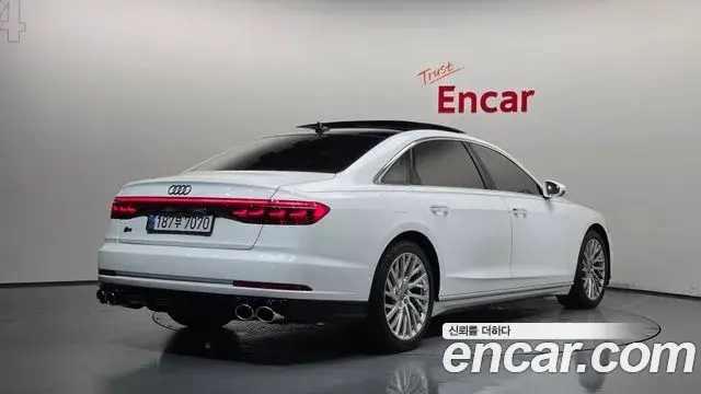 Audi A8 2018 — Фото 2/20