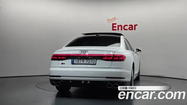 Audi A8 2018 — Фото 4/20
