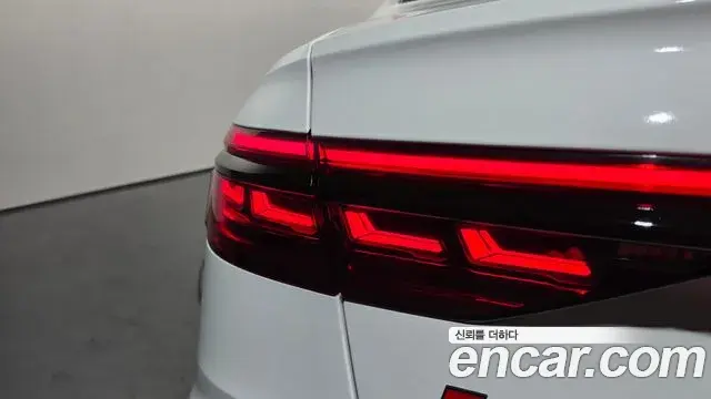 Audi A8 2018 — Photo 8/35