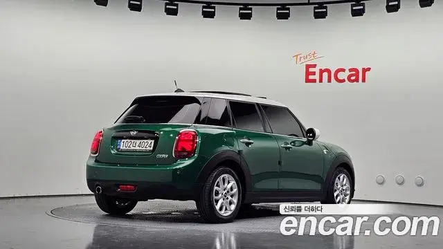 Mini Cooper 2020 — Photo 2/20