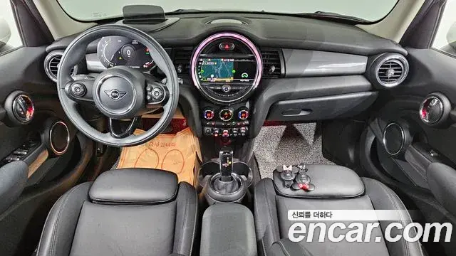 Mini Cooper 2020 — Photo 7/20