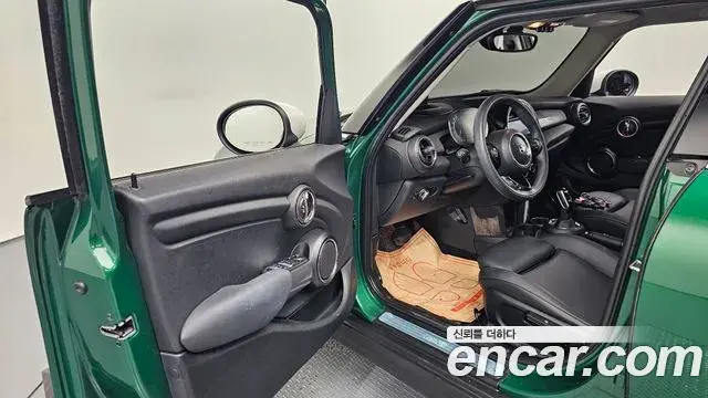 Mini Cooper 2020 — Photo 10/20