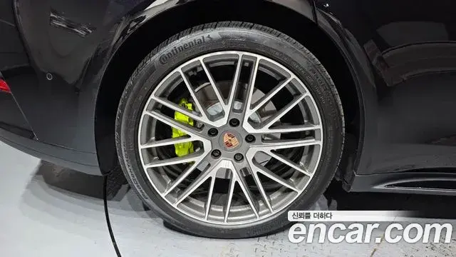 Porsche Panamera 2025 — ფოტო 30/40