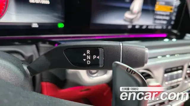 Mercedes-Benz G-Class 2020 — Şəkil 28/32