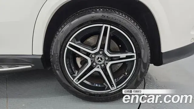 Mercedes-Benz GLE-Class 2021 — Photo 36/37