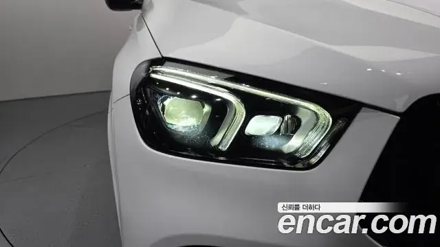 Mercedes-Benz GLE-Class 2021 — Photo 6/37