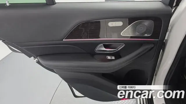 Mercedes-Benz GLE-Class 2021 — Photo 33/37