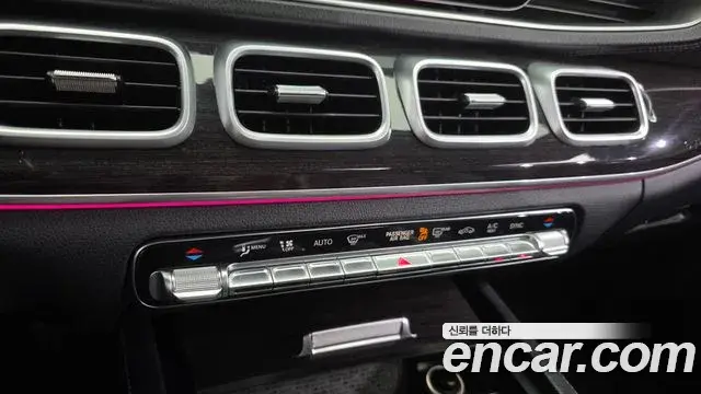 Mercedes-Benz GLE-Class 2021 — Photo 30/37