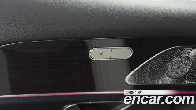 Mercedes-Benz GLE-Class 2021 — Photo 18/37