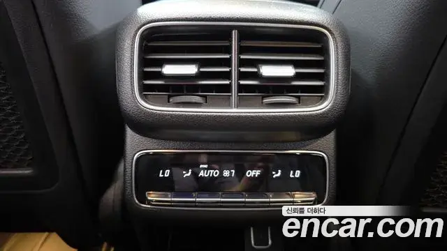 Mercedes-Benz GLE-Class 2021 — Photo 32/37