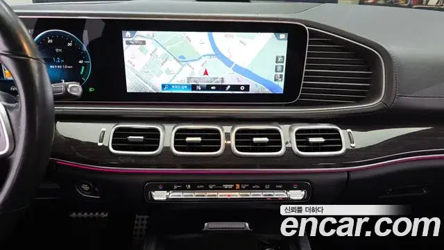Mercedes-Benz GLE-Class 2021 — Photo 24/37