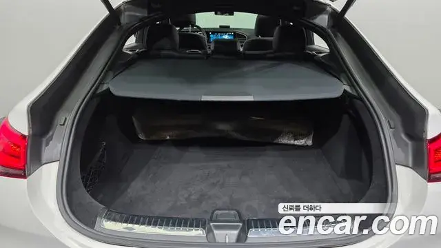 Mercedes-Benz GLE-Class 2021 — Photo 37/37