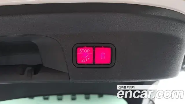 Mercedes-Benz GLE-Class 2021 — Photo 1/37