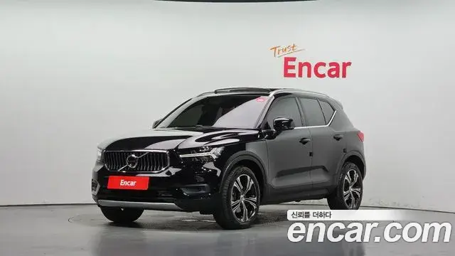 Volvo XC40 2020 — ფოტო 13/36