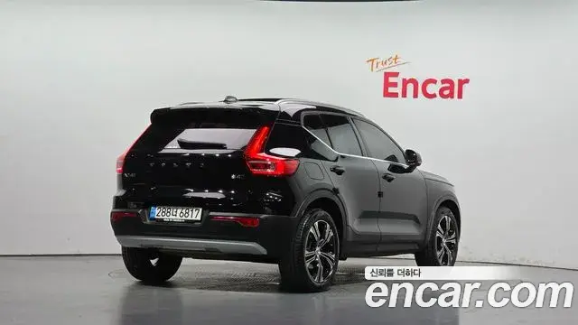 Volvo XC40 2020 — ფოტო 24/36