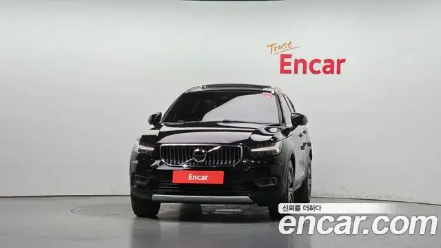 Volvo XC40 2020 — ფოტო 2/36