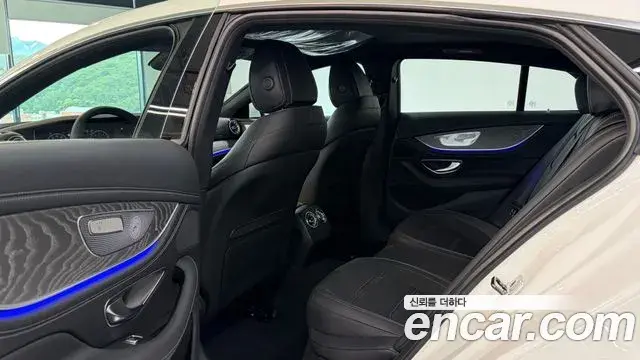 Mercedes-Benz AMG GT 2025 — Photo 11/20