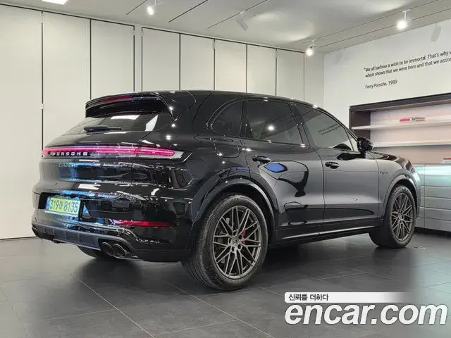 Porsche Cayenne 2025 — Photo 5/20