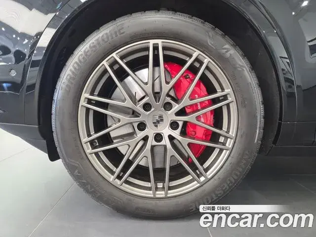 Porsche Cayenne 2025 — Photo 1/20