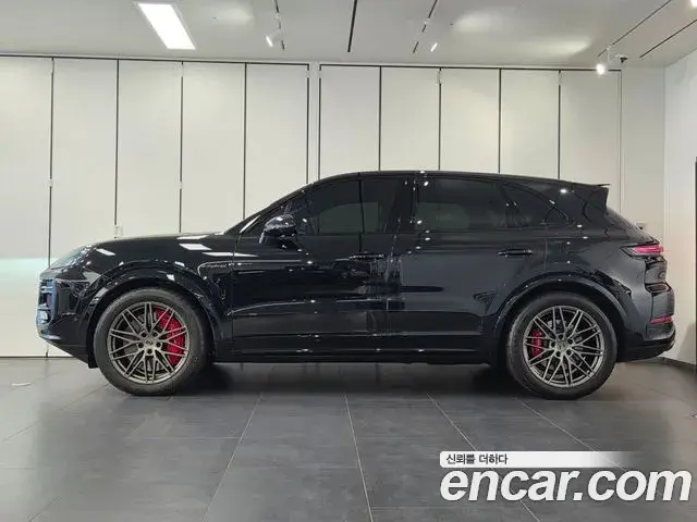 Porsche Cayenne 2025 — Photo 8/20