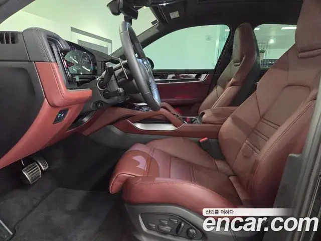 Porsche Cayenne 2025 — Photo 12/20