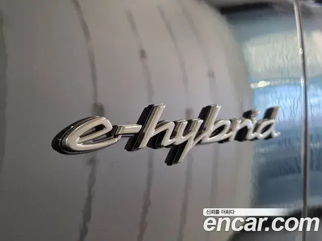 Porsche Cayenne 2025 — Photo 2/20