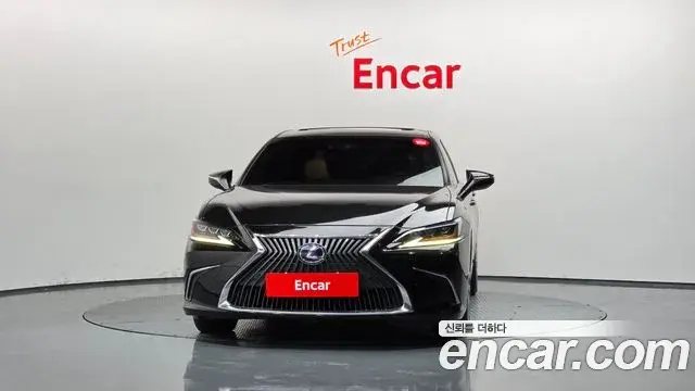Lexus ES300h 2021 — ფოტო 31/41
