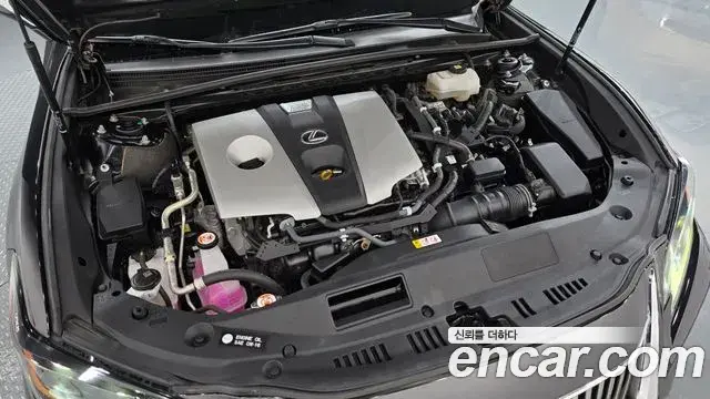 Lexus ES300h 2021 — ფოტო 32/41