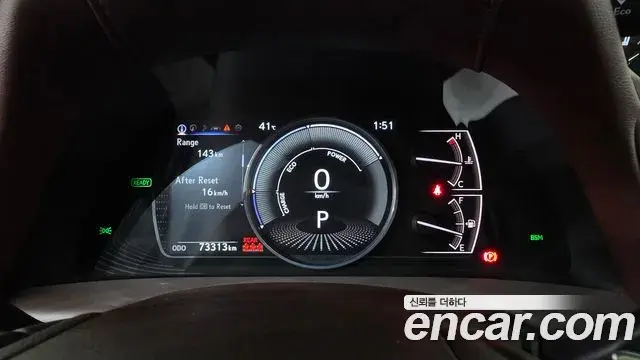 Lexus ES300h 2021 — ფოტო 39/41